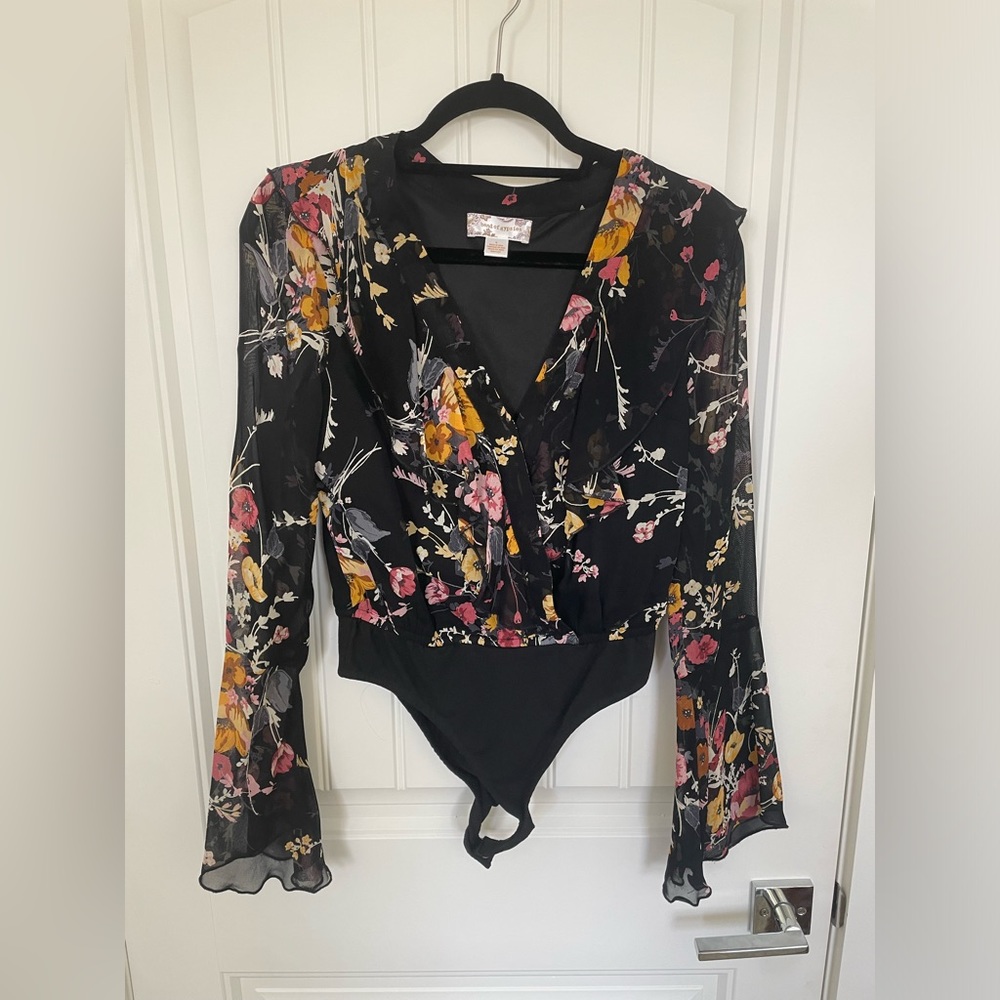 Band of Gypsies Floral V Neck Bell Sleeve Bodysuit